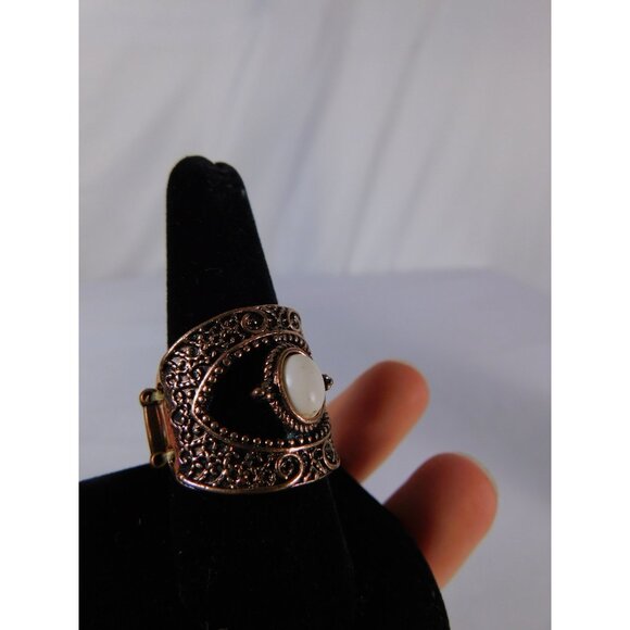 Vintage Copper Tone Filigree Stretch Ring Statement Oval White Stone Costume Jew - Picture 8 of 9